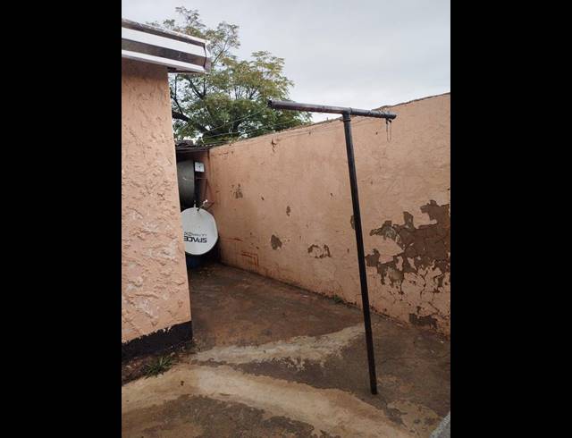 2 BEDROOM HOUSE FOR SALE IN MOROKA